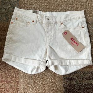 WHITE LEVI MID LENGTH SHORTS